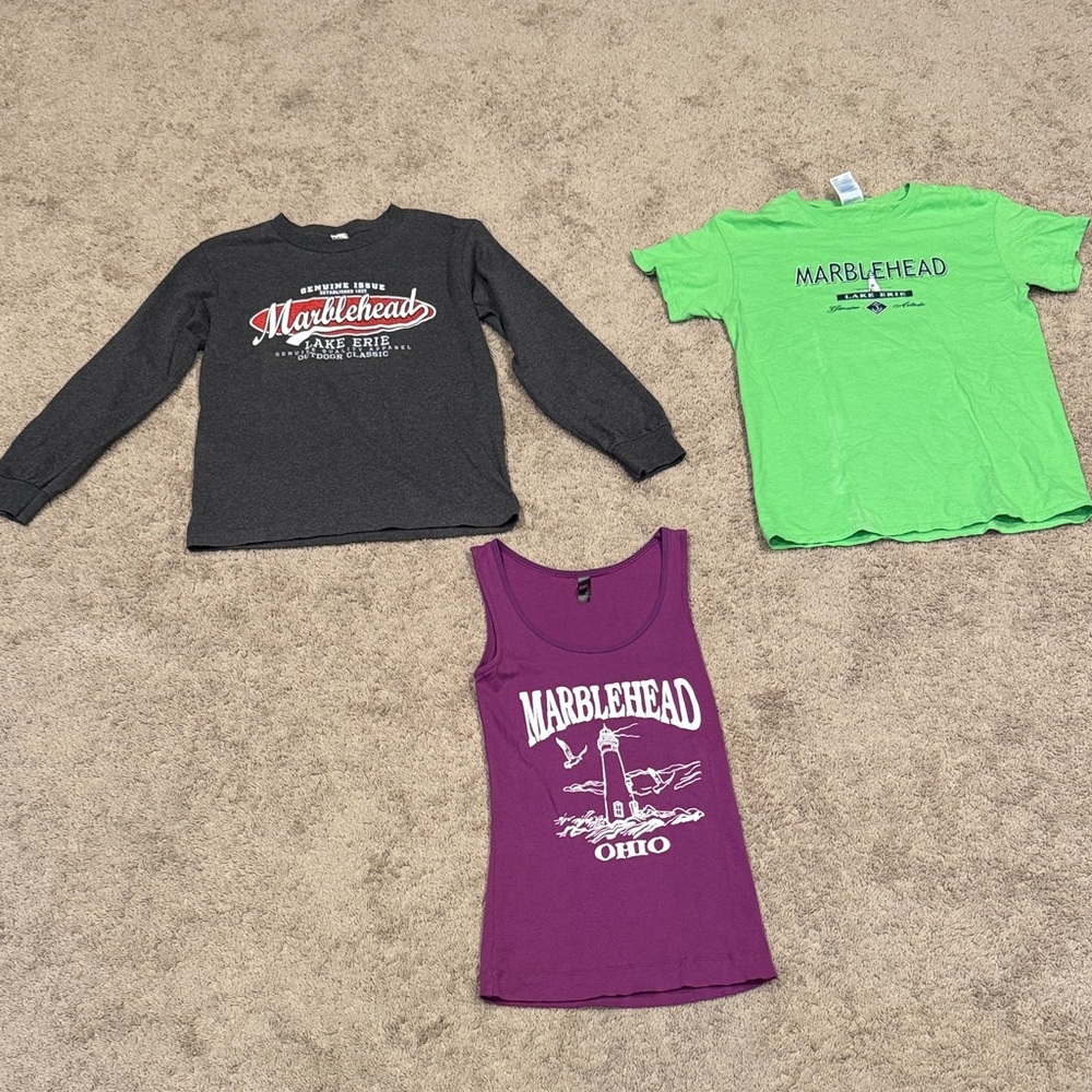Women's Small Marblehead Tops